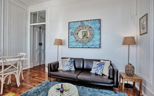 Апартаменты Localtraveling ALFAMA River View - Family Apartments комната для гостей