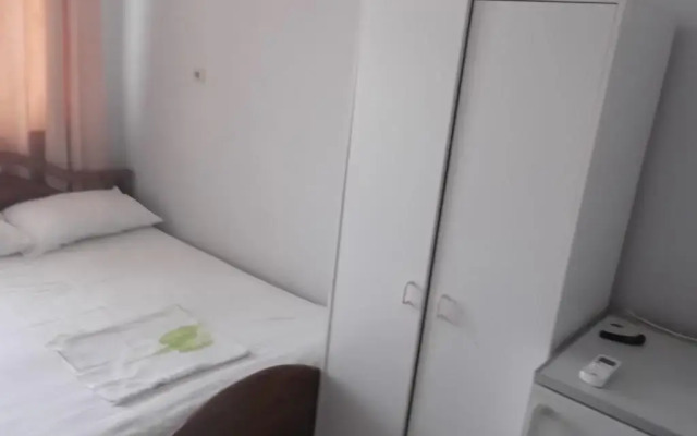 Hostel Gjika комната для гостей