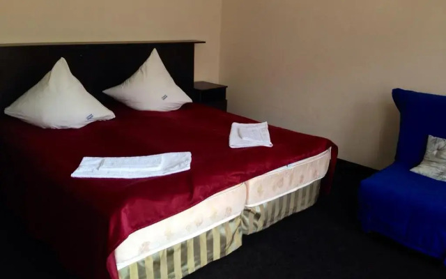 Hotel Dombay комната для гостей
