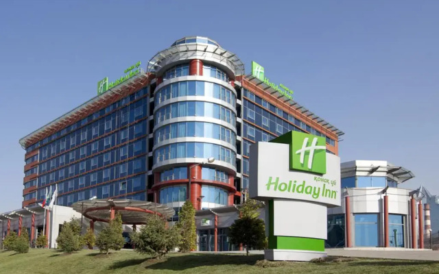Гостиница Holiday Inn Almaty Алматы вид на фасад