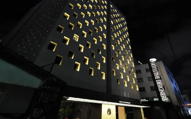 Hotel the Designers Jongro вид на фасад