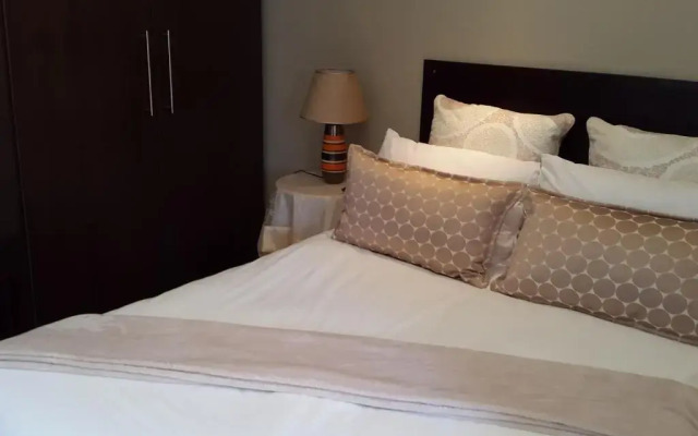 Отель Yana Bed & Breakfast Габороне комната для гостей