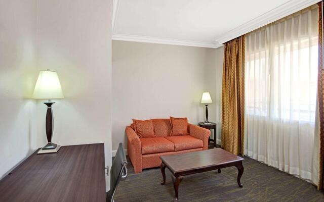 Ramada by Wyndham Los Angeles/Downtown West 1