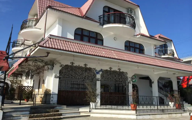Гостиница Бриз вид на фасад