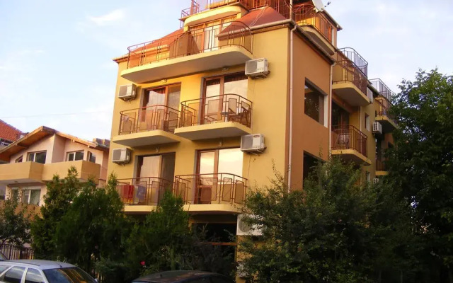 Отель Zora Guest House вид на фасад