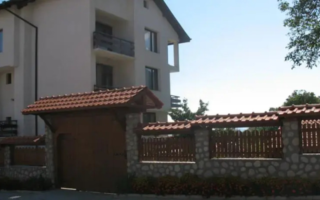 Отель Stoyanova Guest House Банско вид на фасад
