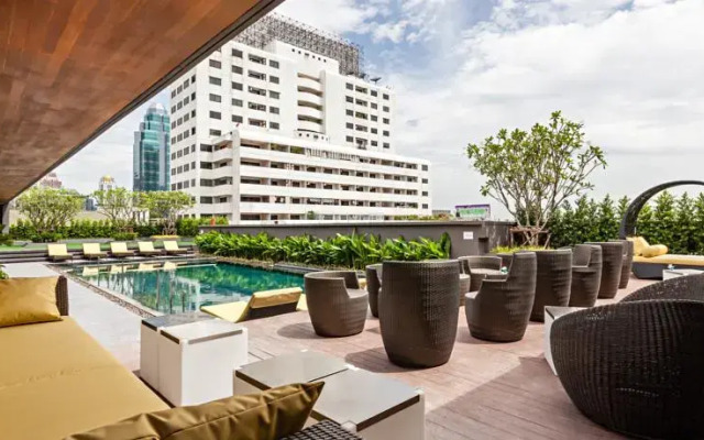 Отель Best Western Premier Sukhumvit Бангкок бассейн