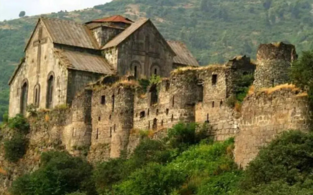 Отель Guest House in Alaverdi вид на фасад