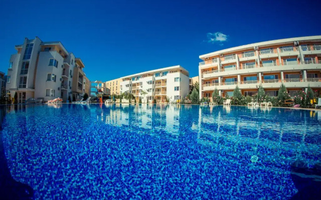 Отель Nessebar Fort Club Apartments Болгария, Солнечный берег - отзывы, цены и фото номеров - забронировать отель Nessebar Fort Club Apartments онлайн бассейн