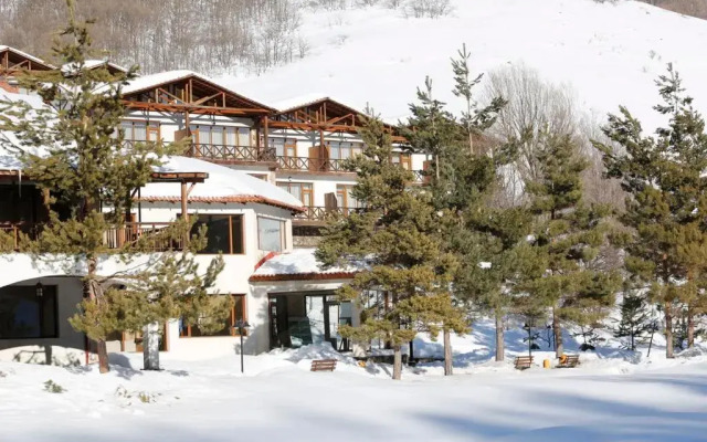 Отель Arthurs Aghveran Resort вид на фасад