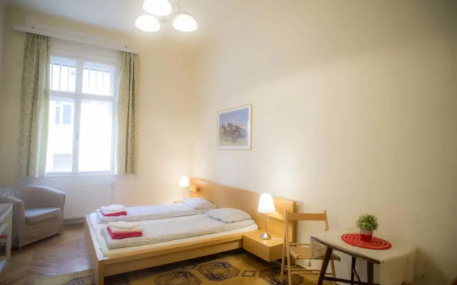 Апартаменты Apartment Charles Будапешт комната для гостей
