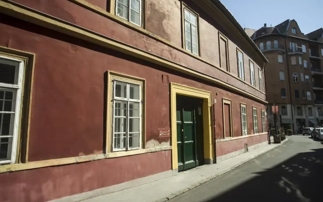 Santico Art Hostel And Guesthouse Будапешт вид на фасад