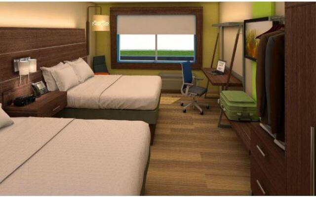 Holiday Inn Express Fullerton - Anaheim 1