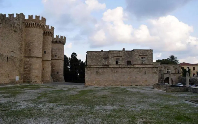 Отель Old Town Castello Del Cavaliere Родос вид на фасад