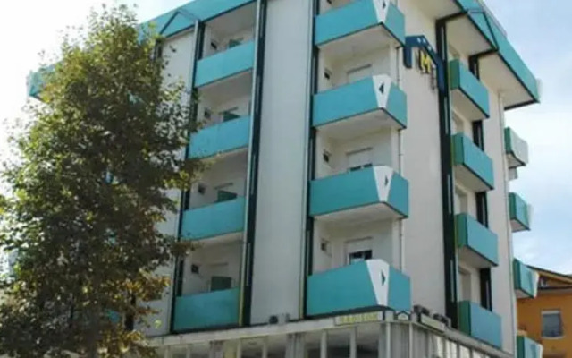 Hotel Madison Римини вид на фасад