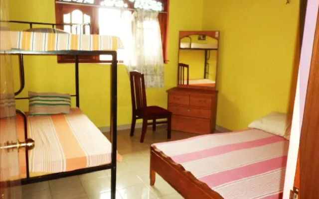 Monkey Beach Hostel @ Colombo Airport - Negombo комната для гостей