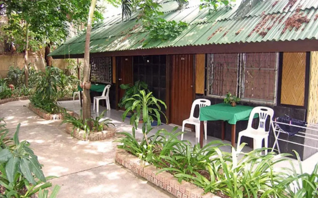 Отель Golden Sand Inn