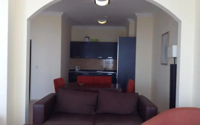 Апартаменты Pomorie Apartment Поморие комната для гостей