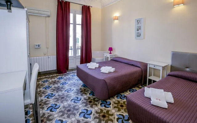 Отель Hostal Balmes Centro в номере