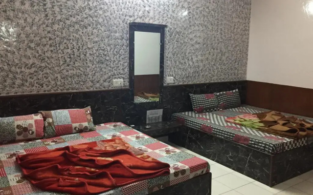 Hotel Bajrang комната для гостей