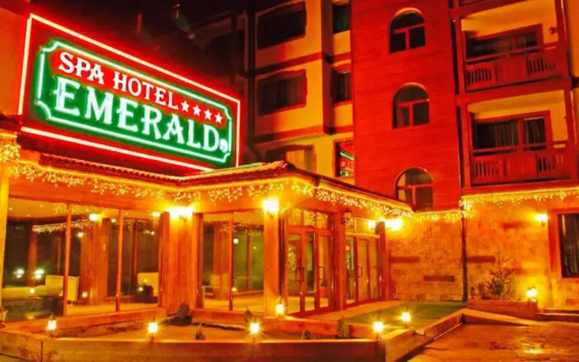 Emerald Hotel вид на фасад