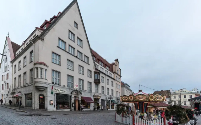 Апартаменты Goodson & Red Old Town Apartments вид на фасад