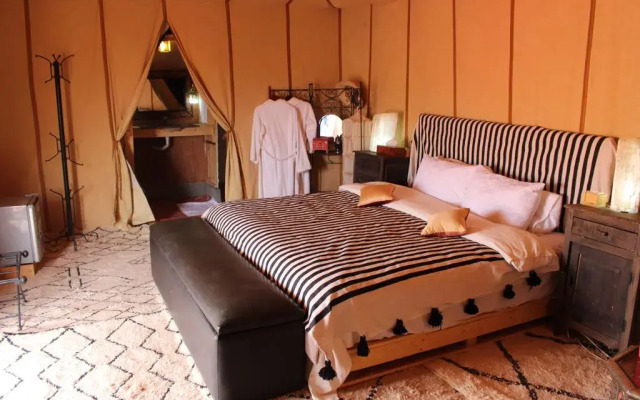 Отель Desert Luxury Camp Марокко, Мерзуга - отзывы, цены и фото номеров - забронировать отель Desert Luxury Camp онлайн комната для гостей