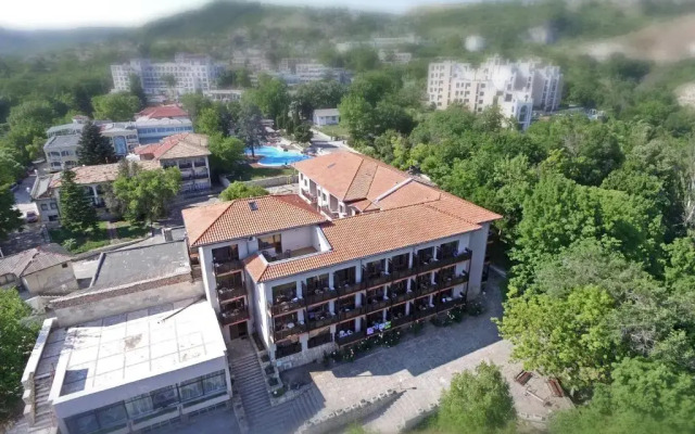 Bisser Hotel вид на фасад