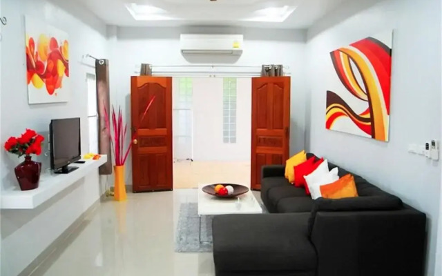 Отель Green Leaf Nai Harn 3 bedrooms Villa комната для гостей