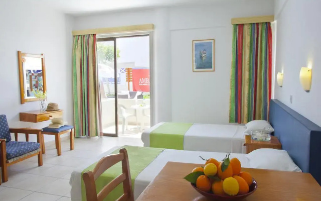 Paloma Hotel Apartments комната для гостей