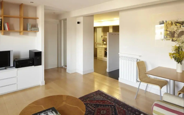 Отель Araba Attic Apartment by FeelFree Rentals Испания, Сан-Себастьян - отзывы, цены и фото номеров - забронировать отель Araba Attic Apartment by FeelFree Rentals онлайн комната для гостей