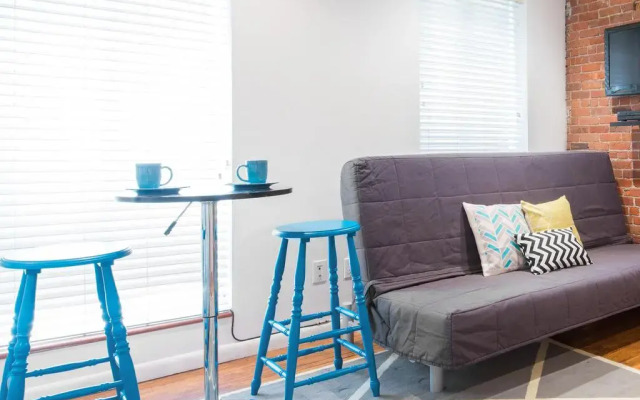 Апартаменты Full Studio Near The Central Park комната для гостей