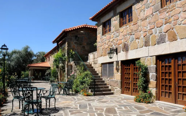 Отель Quinta Das Escomoeiras вид на фасад