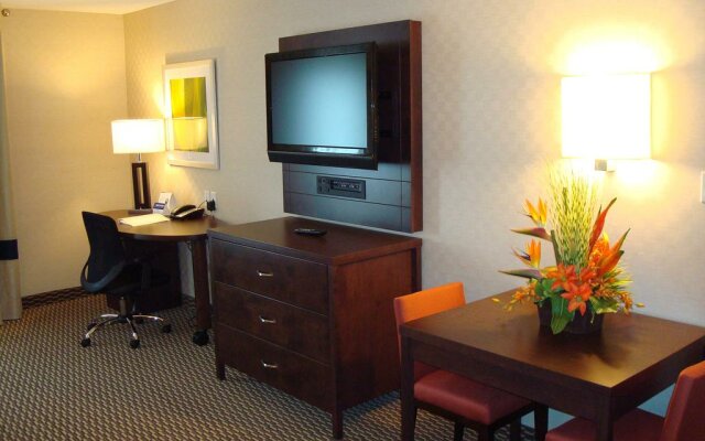Holiday Inn Express Hotel & Suites Toronto - Markham 1