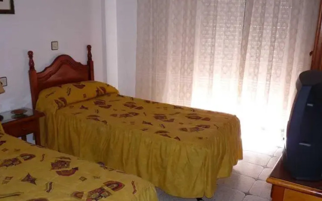 Отель Hostal Alboran Испания, Мотрил - отзывы, цены и фото номеров - забронировать отель Hostal Alboran онлайн комната для гостей