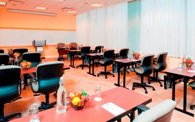 DoubleTree by Hilton Chicago - North Shore Conference Center 2