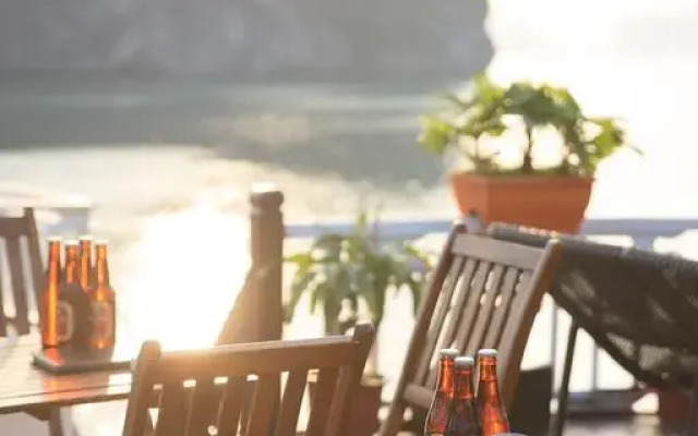 Отель Halong Golden Bay Cruise вид на фасад