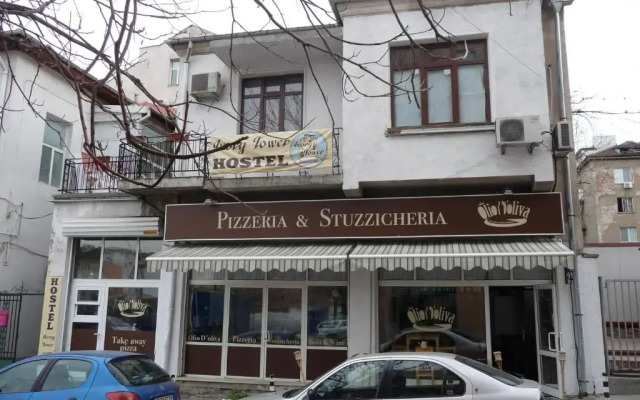 Ivory Tower Hostel вид на фасад