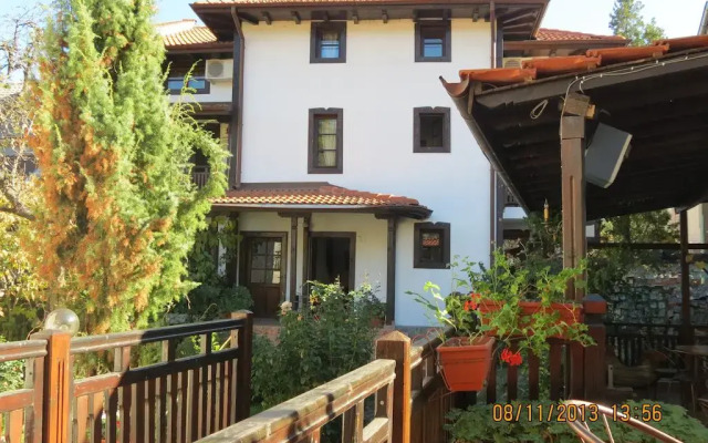 Oazis Family Hotel вид на фасад