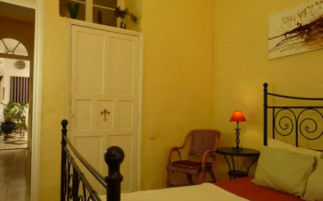 Отель Apartamentos Casa Rosaleda Испания, Херес-де-ла-Фронтера - отзывы, цены и фото номеров - забронировать отель Apartamentos Casa Rosaleda онлайн комната для гостей