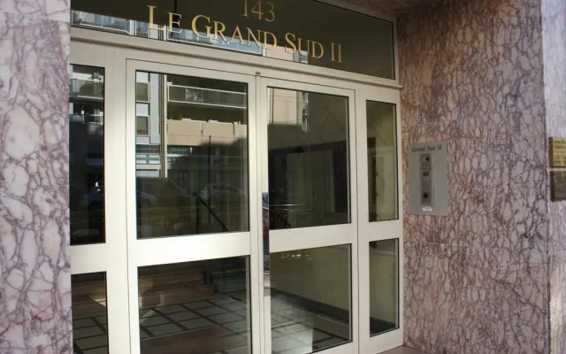 Отель Grand Sud вид на фасад