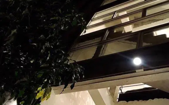 Wire Hostel Patong вид на фасад