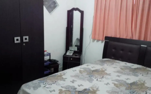 Отель Sharaz Guest Inn комната для гостей
