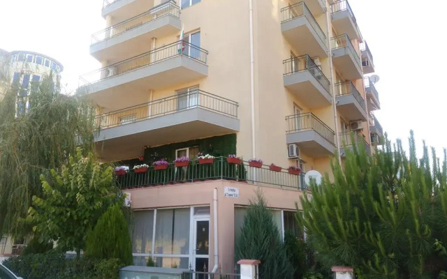 Апартаменты Petroff Apartments Солнечный берег вид на фасад