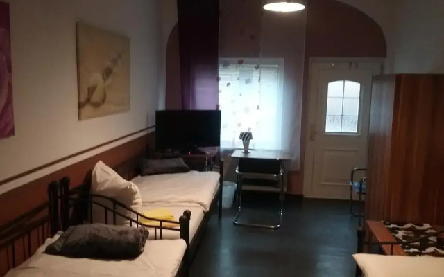 Отель Sultanias Homesharing (ex Bulmann Apartment to share) Германия, Нюрнберг - отзывы, цены и фото номеров - забронировать отель Sultanias Homesharing (ex Bulmann Apartment to share) онлайн комната для гостей