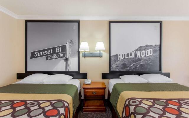 Super 8 by Wyndham Los Angeles Downtown 2