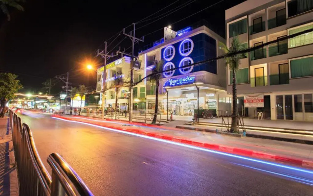 Отель BearPacker Patong Hostel Таиланд, Патонг - отзывы, цены и фото номеров - забронировать отель BearPacker Patong Hostel онлайн вид на фасад