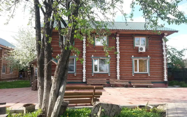 Гостиница Изба вид на фасад