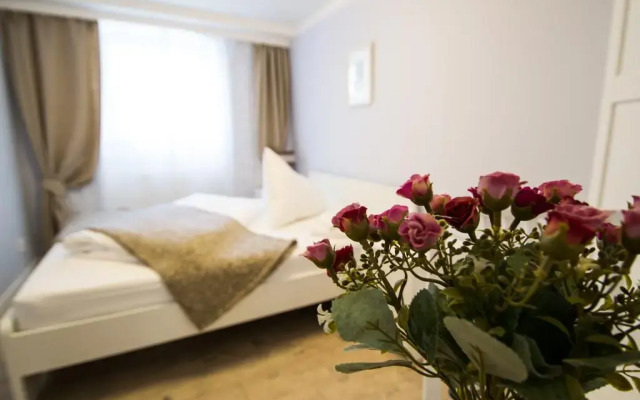 Отель Under The Charles Bridge 3bdr Loft Прага комната для гостей