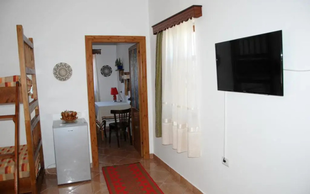 Отель Guesthouse Kris Берат комната для гостей